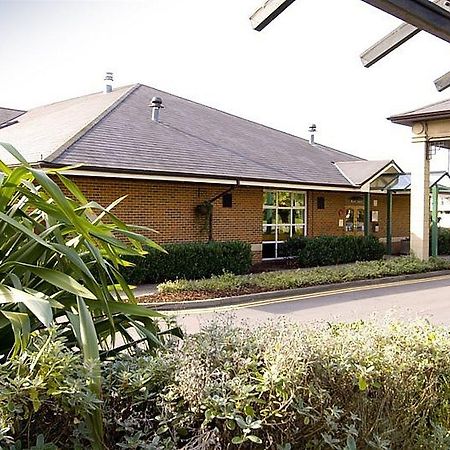 Premier Inn Bracknell Central Exterior photo